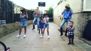 La familia Carroll enloquece twitter con su "baile vaquero"