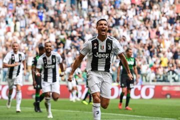 Tras dos partidos sin ver puerta Ronaldo estreno su cuenta goleadora a el Sassuolo. Tanto que celebró con mucha efusión.