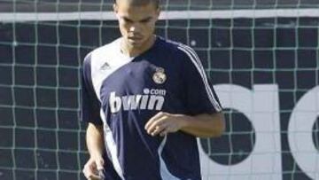 <b>SOLO. </b>Pepe se entrenó ayer en solitario en Valdebebas.