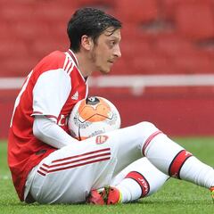 Özil, hundido por su exclusión: ‘Mi lealtad no se ha visto correspondida’