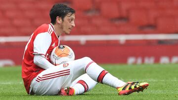 Mesut Özil durante un encuentro con el Arsenal