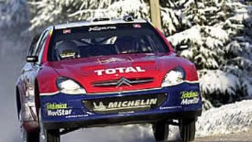 <B>REMONTA</B>. Sainz va poco a poco remontando posiciones.