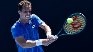 Roberto Carballés, contra Alejandro Tabilo en el Open de Australia.