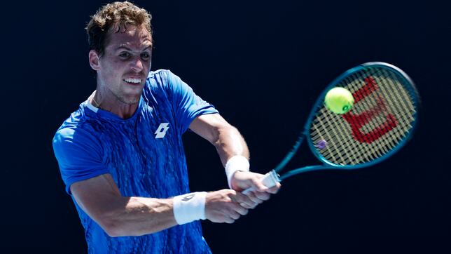 Carballés rompe el maleficio del estreno y Landaluce cae en el suyo