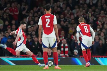 Exhibición de golazos de Declan Rice. Otra falta que clava el mediocentro gunner, esta vez al lado de Courtois, pero en la mismísima escuadra.