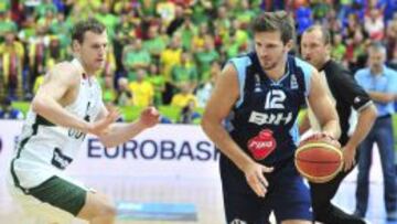 Pocius y Teletovic, durante el partido de este lunes. 