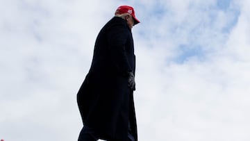 En esta foto de archivo, el ex presidente de los Estados Unidos, Donald Trump, se va después de hablar durante un mitin "Make America Great Again" en Total Sports Park el 1 de noviembre de 2020 en Washington, Michigan.