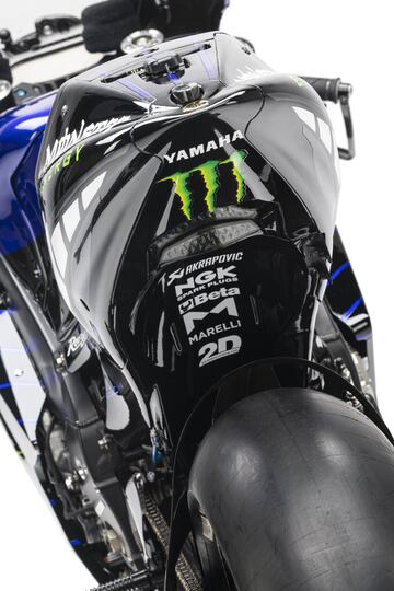 La escudería japonesa ha presentado la Yamaha YZR-M1 para la temporada 2021 con el piloto español Maverick Viñales y el francés Fabio Quartararo. Por primera vez desde el año 2013 no ha estadoel piloto italiano Valentino Rossi.