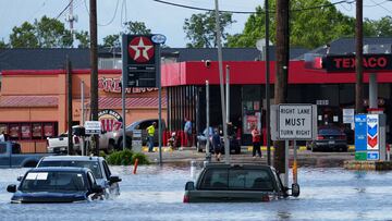 The NWS Fort Worth TX has issued a flash flood warning as severe weather continues to batter the south-central US.