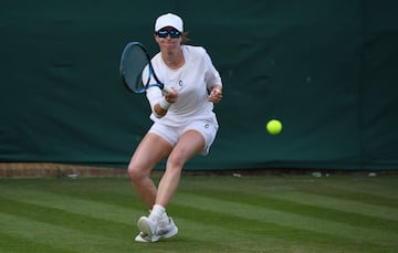 Wimbledon (United Kingdom), 27/05/2022.- Fernanda Contreras Gomez of Mexico in action in the women's first round match against Magda Linette of Poland at the Wimbledon Championships, in Wimbledon, Britain, 27 June 2022. (Tenis, Polonia, Reino Unido) EFE/EPA/NEIL HALL EDITORIAL USE ONLY EDITORIAL USE ONLY
