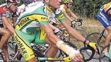 <b>MERMADO. </b>Hamilton luce una férula porque por una elongación en un tendón.