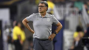 Gerardo Martino dirigiendo a México en Copa Oro.