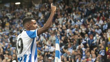 Isak celebra un gol.