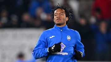 BERGAMO, ITALY - FEBRUARY 18: Juan Cuadrado of Atalanta warms up prior to the UEFA Champions League 2024/25 League Knockout Play-off second leg match between Atalanta BC and Club Brugge KV at Gewiss Stadium on February 18, 2025 in Bergamo, Italy. (Photo by Tullio Puglia - UEFA/UEFA via Getty Images)