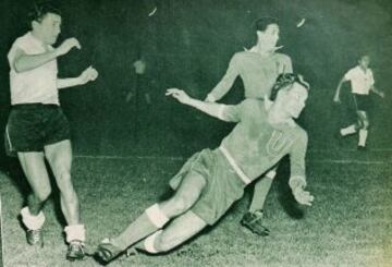 En 1959 se inicia la rivalidad entre Colo Colo y la U, luego que los azules le ganaran la definición del título a los albos en un duelo extra por 2-1.