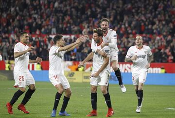 2-0. Franco Vázquez celebró el segundo gol.