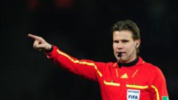 El alemán Brych arbitrará el Barcelona-Atético de Madrid