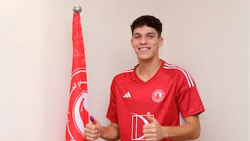 El espa?ol Simo, durante su presentaci¨®n como jugador de Al Arabi.