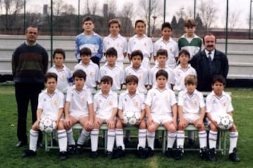 Iker Casillas Fernández se formó deportivamente en el Real Madrid C.F. Madridista desde la infancia, cumplió su sueño de formar parte del club con diez años. Desde sus inicios destacó como un guardameta especial. Rápido de reflejos, con gran potencia en sus piernas y casi imbatible en el uno contra uno.