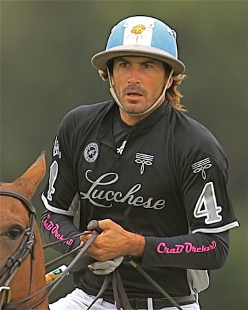 Actualmente es el jugador número uno de Polo en el mundo. Es el máximo goleador del Abierto Argentino de Palermo con 868 goles. Su palmarés es envidiable, ‘Dolfi’ ganó la Triple Corona en su país, en 1994 y la Triple Corona de Estados Unidos en 2010 y 2017, títulos que hacen valer su estatus como mejor jugador de polo.