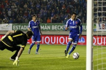 Los azules, dirigidos por Martín Lasarte, superaron por 2-1 a la Universidad de Concepción de Ronald Fuentes. Cristián Suárez y Matías Rodríguez anotaron para los azules. El descuento lo marcó Fernando Manríquez.