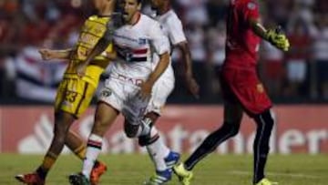 Jonathan Calleri celebra uno de sus cuatro goles con el Sao Paulo ante Trujillanos en la goleada del equipo brasile&ntilde;o por 6-0 en la Copa Libertadores.