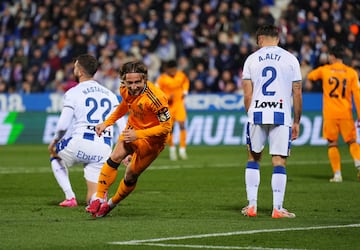 0-1. Luka Modric celebra el primer tanto que anota en el minuto 17 de partido.