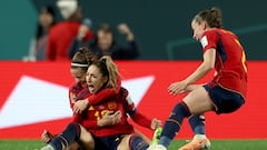 Auckland (New Zealand), 15/08/2023.- Olga Carmona (centre) of Spain celebrates her match winning goal during the FIFA Women's World Cup 2023 semi final soccer match between Spain and Sweden in Auckland, New Zealand, 15 August 2023. (Mundial de Fútbol, Nueva Zelanda, España, Suecia) EFE/EPA/BRETT PHIBBS AUSTRALIA AND NEW ZEALAND OUT EDITORIAL USE ONLY
