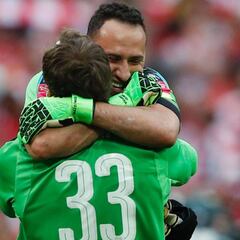 En imágenes el nuevo título de David Ospina en Inglaterra
