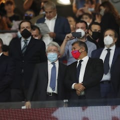 ...Y un Cruyff a la izquierda de Koeman