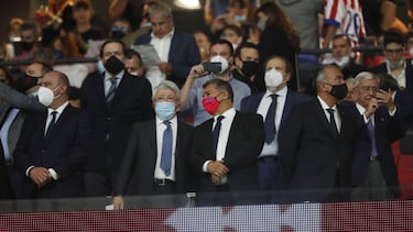 ...Y un Cruyff a la izquierda de Koeman