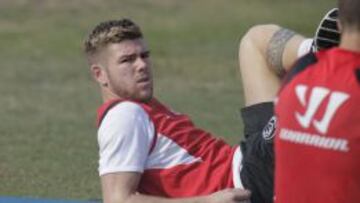 FUTURO. Alberto Moreno ya le ha dicho a sus compañeros que se va al Madrid la próxima temporada.