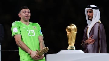 LUSAIL CITY, QATAR - DECEMBER 18: Emiliano Martinez of Argentina celebrates with his Golden Glove Award after the FIFA World Cup Qatar 2022 Final match between Argentina and France at Lusail Stadium on December 18, 2022 in Lusail City, Qatar. (Photo by Alex Livesey - Danehouse/Getty Images)