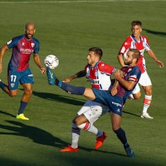El Huesca estrena su casillero de victorias contra el Alavés
