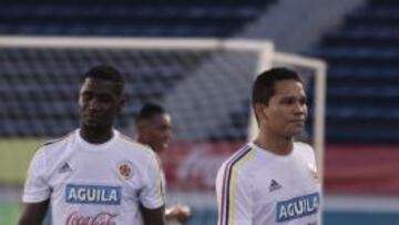 Cristian Zapata y Carlos Bacca, compañeros en el Milan y en la Selección.