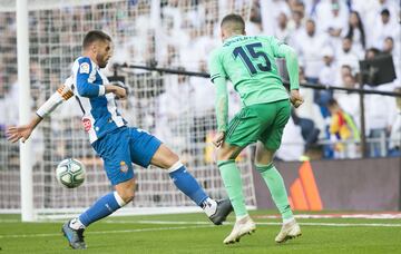 Benzema anotó el 2-0 definitivo. En la imagen, el pase de Valverde.