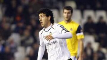 <b>ES SU MOMENTO. </b>Dani Parejo conduce el balón en el partido frente a la Real, en el que fue titular.