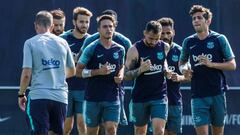 Jugadores del Barcelona durante un entrenamiento. 