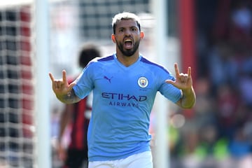 El jugador extranjero más goleador de la liga inglesa no podía faltar en esta lista. El argentino ha ganado con el conjunto de Manchester cuatro Premier League, una FA Cup en 2019, tres Community Shield, cuatro Copas de la Liga. En sus nueve temporadas en el City ha jugado un total de 368 partidos en los que ha anotado 254 goles. 