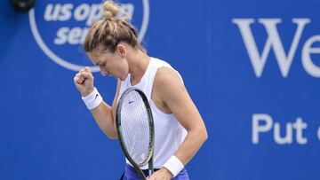 Simona Halep celebra un punto durante su partido ante Magda Linette en el Western &amp; Southern Open, el WTA 1.000 de Cincinnati, en el Lindner Family Tennis Center.