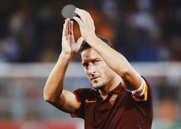 Ha sido el eterno capitán de la Roma. El italiano es de los pocos jugadores que puede decir que es un 'one club man' jugando toda su carrera con la misma camiseta. Con la Roma ha ganado una Liga, dos copas de Italia y dos supercopas. Es el segundo máximo goleador de la Serie A con 250 tantos, sólo superado por Piola. 
	
En Europa se le ha resistido la barrera de los cuartos de final hasta donde ha llegado siendo eliminado por el Manchester United en 2007 y 2008. Totti ha jugado 57 partidos en Champions en los que ha marcado 17 goles y ha dado 12 asistencias.
