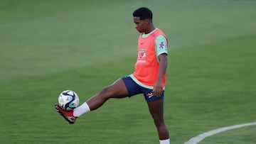 Endrick, durante un entrenamiento de la selección brasileña.