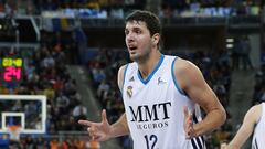 Jugadores que han vestido la camiseta del Real Madrid y el Barcelona