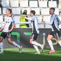 El Burgos remonta al Córdoba con un golazo de Aitor desde su campo