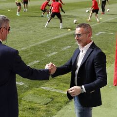 Gil Marín se cita con la plantilla del Atlético antes del entrenamiento