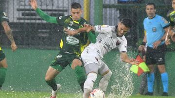 Defensa y Colón empataron en un partidazo bajo la lluvia