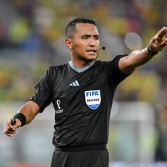 Who is the referee for England vs Senegal in the World Cup 2022 round of 16 game?