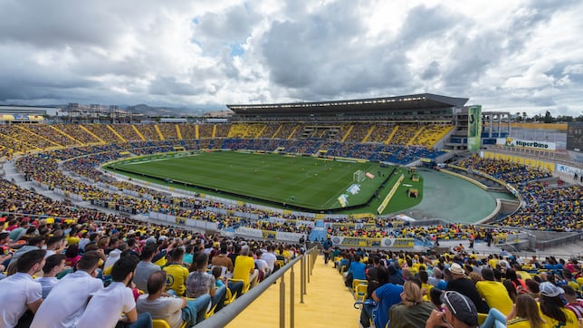 Llenazo amarillo en el Estadio de Gran Canaria para recibir al Deportivo