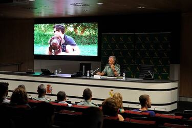 Michelle Jenner, con la Guardia Civil contra el maltrato animal