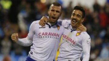 Ortuño y Pedro celebran el gol del delantero frente a la Ponferradina.